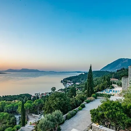 Regina, With Superb Views Villa Ligia