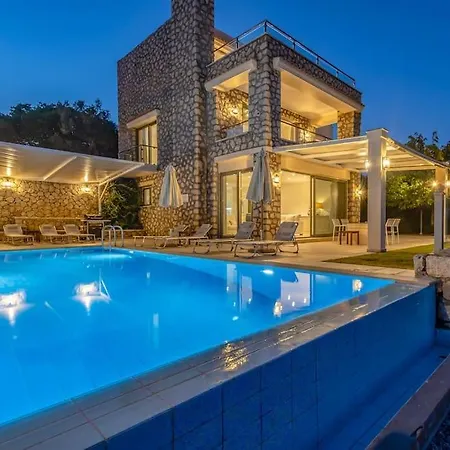 Villa Regina, With Superb Views *