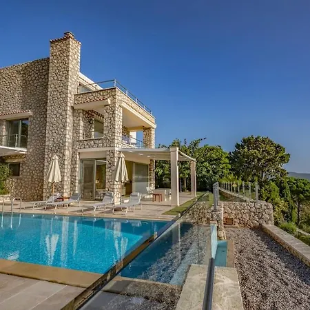 Leonardo, With Superb Views Villa *