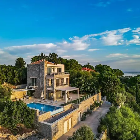 Leonardo, With Superb Views Villa