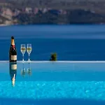 Villa Regina, With Superb Views *