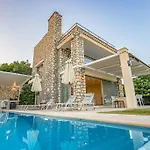 Regina, With Superb Views Villa Ligia