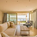 Villa Regina, With Superb Views Ligia