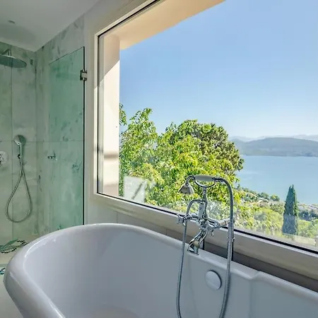 Villa Regina, With Superb Views *